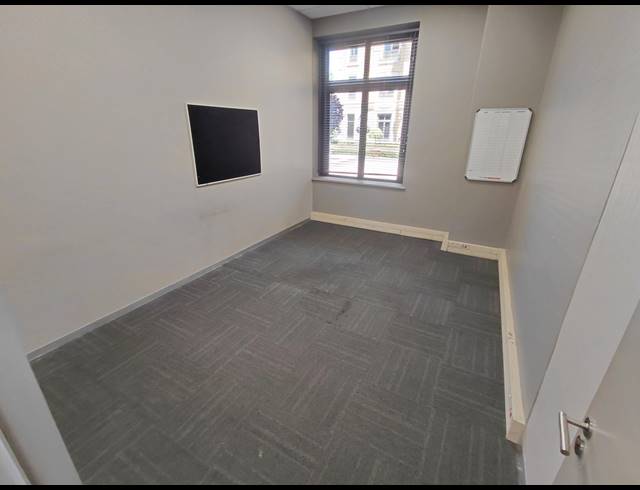 535M² OFFICE TO LET IN MAGALIESSIG